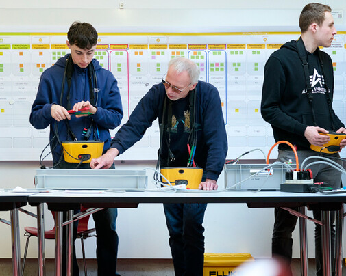 Wir bringen Ihr Elektrowissen auf Kurs.